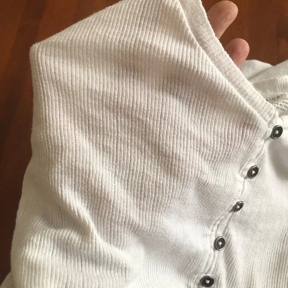 White Button-Up Ribbed Top - Picture 5 of 6